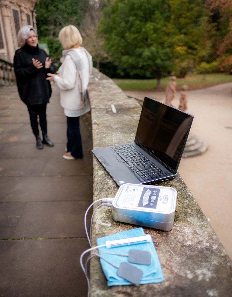 Vitalstoffmessgerät im Vordergrund